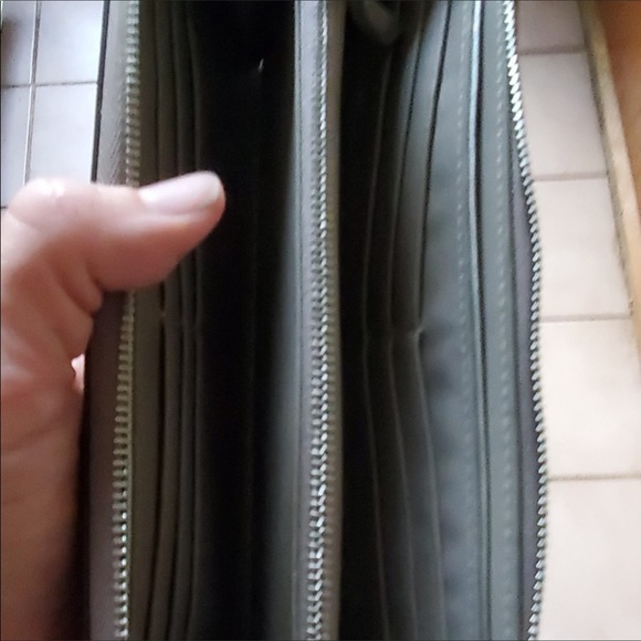 Coach Borough/Wallet Set - Picture 7 of 14